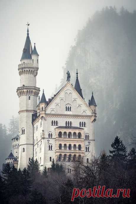 Neuschwanstein Castle, Bavaria, Germany | Castles and Crows | Pintere…