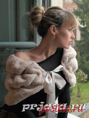 Вязаная пелерина спицами на ленточках