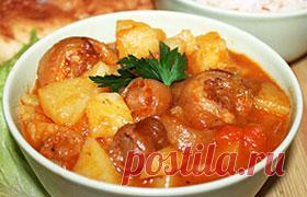 Тушеные свиные хвостики с картошкой - рецепт с фото