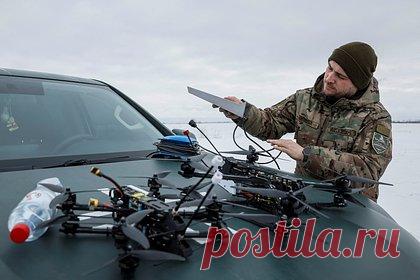 В результате атаки украинского дрона пострадали люди в УВД Белгорода. В Белгороде под обстрел попало здание областного управления внутренних дел (УВД) на проспекте Славы. Примерно в 16:50 по местному времени украинский дрон-камикадзе атаковал полицейское подразделение. Пострадали четыре человека — у них осколочные ранения. Повреждены несколько кабинетов, в окнах выбиты стекла.