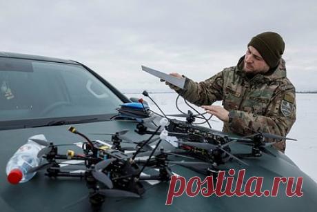 В результате атаки украинского дрона пострадали люди в УВД Белгорода. В Белгороде под обстрел попало здание областного управления внутренних дел (УВД) на проспекте Славы. Примерно в 16:50 по местному времени украинский дрон-камикадзе атаковал полицейское подразделение. Пострадали четыре человека — у них осколочные ранения. Повреждены несколько кабинетов, в окнах выбиты стекла.