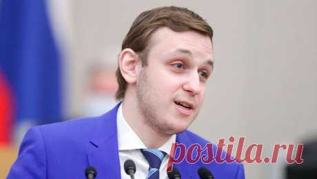 Самый молодой депутат Думы признался, что вместо гонок играл в &quot;Блицкриг&quot;. Один из самых молодых депутатов Госдумы Василий Власов рассказал &quot;Газете.Ru&quot;, что в детстве его любимой уличной игрой был футбол. По его словам, воротами во время игры служили деревья, а мячом продолжали играть даже тогда, когда ...
