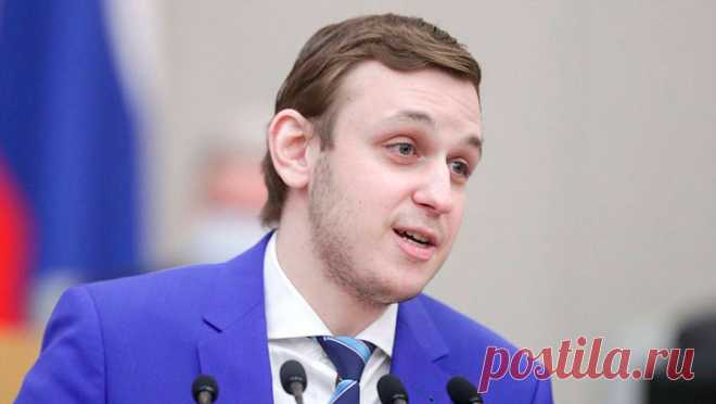 Самый молодой депутат Думы признался, что вместо гонок играл в "Блицкриг". Один из самых молодых депутатов Госдумы Василий Власов рассказал "Газете.Ru", что в детстве его любимой уличной игрой был футбол. По его словам, воротами во время игры служили деревья, а мячом продолжали играть даже тогда, когда ...