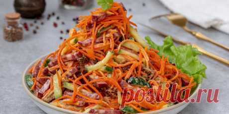 Салат с корейской морковью, колбасой и сухариками: рецепт — Лайфхакер Хрустящий и вкусный салат с корейской морковью, копчёной колбасой и сухариками можно сделать по этому рецепту.