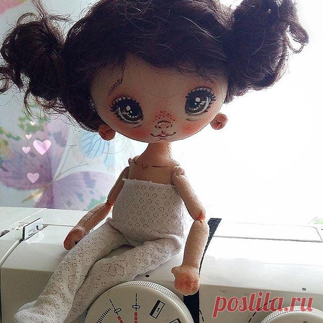 А мы тут колготки шьем🙄...Девочка в резерве)
#Сладошка_отИриски
#кукларучнойработы
#авторскаякукла