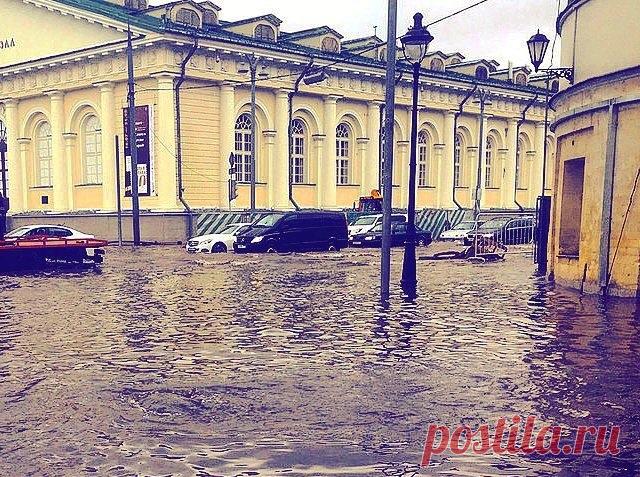 Что делать во время потопа, чтобы не угробить автомобиль