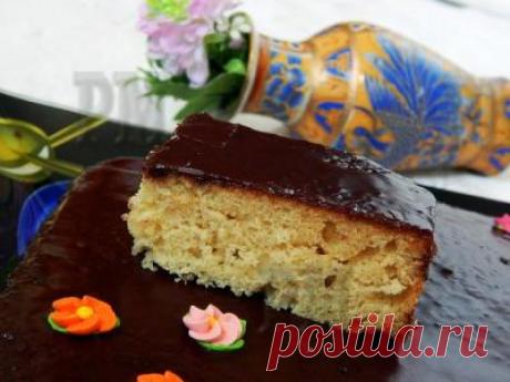 Быстрый пирог на кефире (Швидкий пиріг на кефірі) Наверное самая быстрая выпечка, которую я знаю. Приготовление занимает всего 40 минут вместе с выпечкой. Пирог получается очень нежный и воздушный, долго не черствеет.