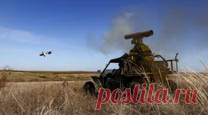 Уничтожены авиатехника и склад: ВС РФ нанесли удар по аэродромам ВСУ в Днепропетровской и Полтавской областях. Склад авиационных средств поражения и авиационная техника воздушных сил Украины уничтожены в результате ударов российских войск по аэродромам Днепр (Днепропетровская область) и Миргород (Полтавская область), сообщили в Минобороны РФ. Наряду с этим российские средства ПВО перехватили 13 крылатых и противокорабельных ракет Storm Shadow и «Нептун», а также сбили 17 украинских…