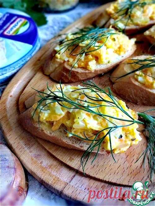 Намазка сырно-морковная на чесночные гренки.