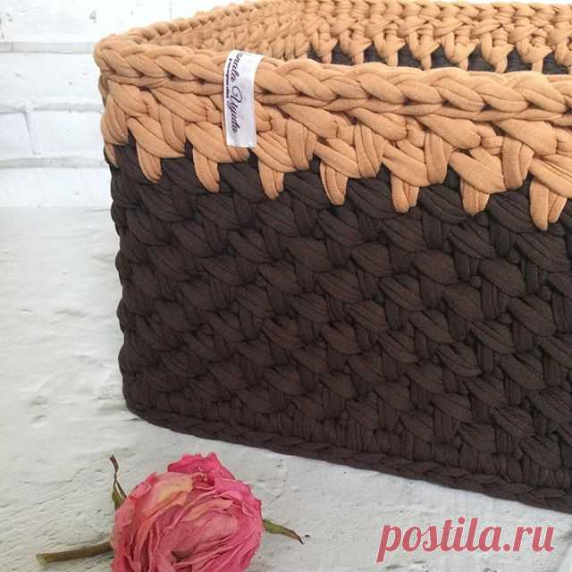 .
• Обалденно красивый узор🔥➰➰➰
• Потрясная вместительная корзина с ровными и плотными стеночками👍💣
• Крутое сочетание цветов😍
• Суперские фотофоны от @fotomeshok 👍😘
.
Да что ещё сказать... Просто замечательный день сегодня😄🌸
.
Кажется, весна начинает на меня действовать😂 Во всем вижу красоту😍❤️
.
А у вас что замечательного произошло за недавнее время❓
.
Корзина связана из т-пряжи Бисквит @pryazha_centr