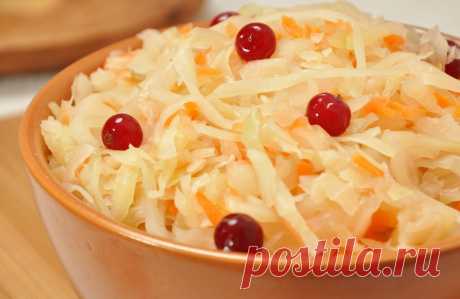 Вкусная, хрустящая квашеная капуста в любое время года Квашеная капуста - это вкусный и полезный гарнир. Содержащиеся в ней пробиотики улучшают пищеварение, снижают уровень сахара в крови, улучшают функцию печени, нормализуют усвоение питательных веществ.…
