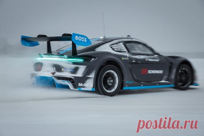 View Photos of the Porsche 718 Cayman GT4 E-Performance