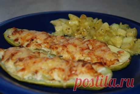 Лодочки из кабачков, фаршированные курицей: идеальный ПП-ужин!