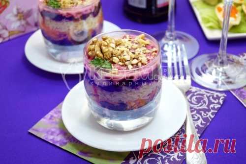 Салат «Любовница» Салат «Любовница», это вкусный салат приготовленный слоями из отварной свеклы, свежей моркови с изюмом, тертого сыра и грецких орехов. Красочный салат «Любовница» с интригующим названием и неподражаемым вкусом так и манит попробовать интересное сочетание.