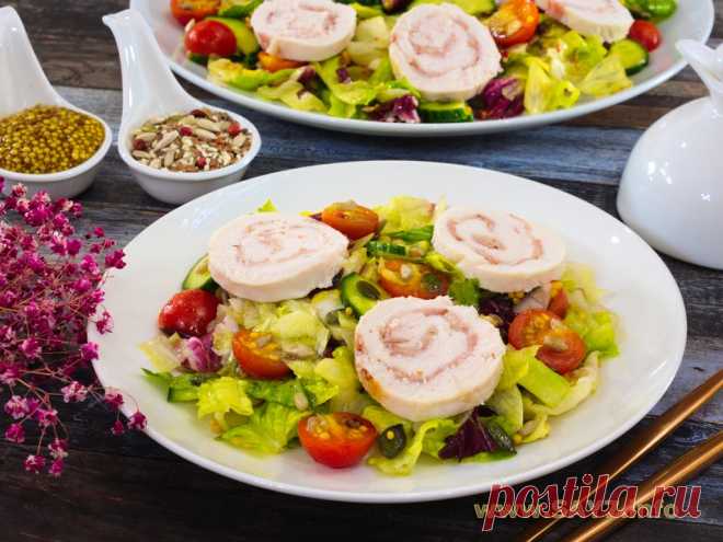 Салат с рулетиками из куриного филе. Салат с рулетиками из куриного филе