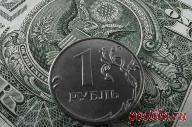 Курс доллара на Мосбирже снизился до 92,46 рубля. Курс евро подорожал до 100,16 рубля