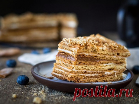 «Ленивый» медовик.