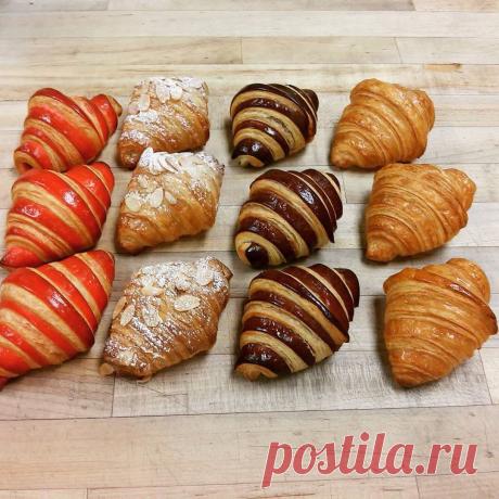 #croissant #coffee #raspberry #almond