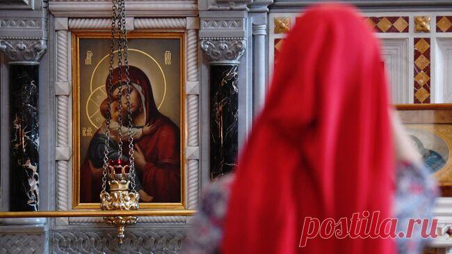 Священник рассказал, почему Пресвятая Богородица - "мать" для всех верующих