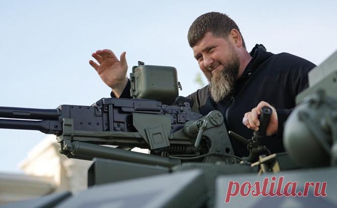 Кадыров приказал при беспорядках после предупреждения стрелять в лоб. Если в Чечне кто-то выйдет на «несанкционированные беспорядки» его сразу задержат или остановят оружием, заявил Рамзан Кадыров. Молодежи, которая решит участвовать в таких действиях, он предложил «советоваться со старейшинами»