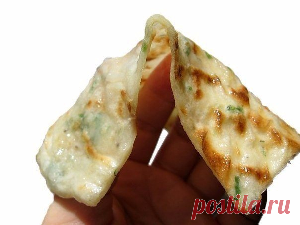 Дагестанская тонкая лепешка с начинкой 


Эти лепешки особенно вкусны в горячем виде (только с пылу с жару).Понадобится:500 мл кислого молока(у меня кефир)мукасода 1 ч.л негашенаячуть-чуть солиНачинка может быть любая, здесь:картошка, жаре…