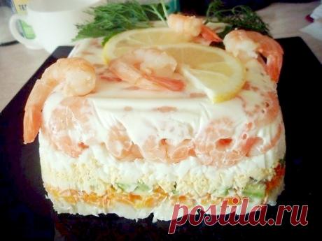 Салат с креветками и авокадо слоями с желатином | Печем и варим