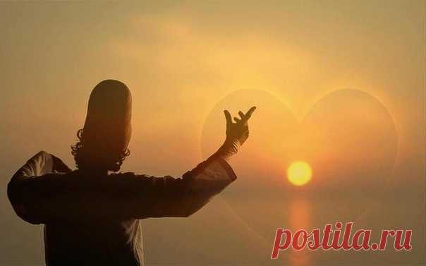 6 советов, которые помогут воде «пропитать» ваш организм. 

Сколько раз нам говорили, что нужно пить больше воды? Сейчас об этом говорят все: врачи, тренеры, специалисты по Аюрведе, даже друзья и родственники. Если вы можете признаться себе, что воды вы пьете недостаточно (а соки, чай и кофе не считаются), то выпейте стакан прямо сейчас. Но не просто проглотите, а пропитайтесь ею. Зачем и как? Читайте в этой статье! 

Большая часть нашего тела состоит из воды. Она содержит...
