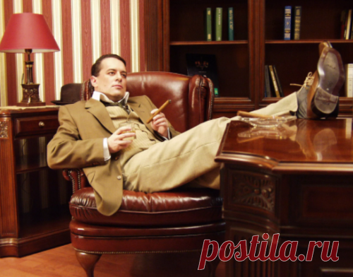 — Твой друг совсем обнаглел, — не уставала повторять мне жена. – Нет у него ни стыда, ни совести.

Я молча пожимал плечами.

— Мало того, что взял привычку заявляться к нам вечерами почти каждый день, он еще и ест «за четверых».

— Пойми, дорогая, я не могу отказать ему в помощи – ведь это мой лучший друг.

Николай был моим лучшим другом
Познакомились мы после школы, когда пришли на завод пополнять ряды рабочего класса. Было это в середине 70-х.