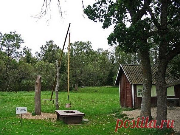 Ведьмин колодец в Эстонской деревне Эстонская деревня Тухала стала известной только потому, что тут находится необычный колодец. Поговаривают, что именно там иногда собираются ведьмы на свой шабаш и в это время нечистая сила выплескивает подземную колодезную воду через края.Большую часть времени, Ведьмин колодец ничем не...