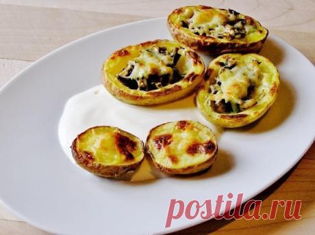 Печеный молодой картофель, фаршированный грибами. Готовим в духовке и наслаждаемся — вкус бесподобный:)