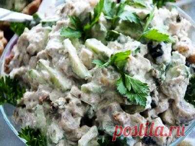 Салат с куриным мясом и горошком. Быстрый салат к ужину