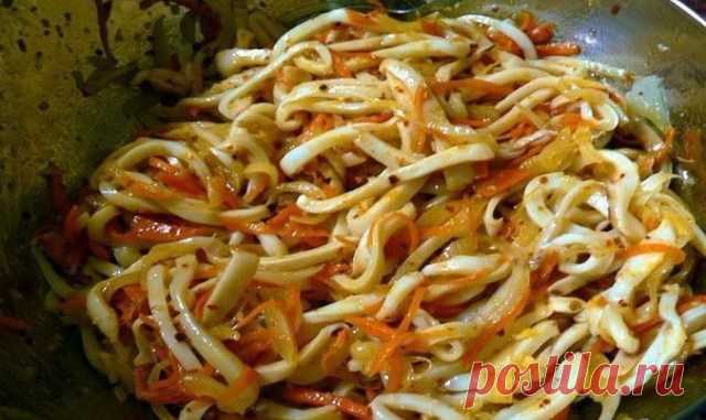 ОСТРЕНЬКИЙ САЛАТ «ОРАНЖЕВЫЙ КАЛЬМАР» — ВКУСНЯТИНА НЕВЕРОЯТНАЯ Фишка в том, что чем дольше стоит, тем вкуснее! — Копилочка полезных советов