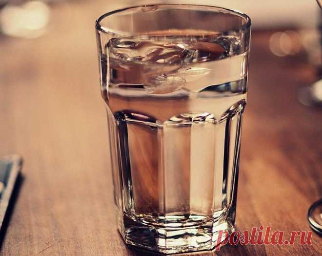 Как обнаружить негативную энергию в доме при помощи стакана воды