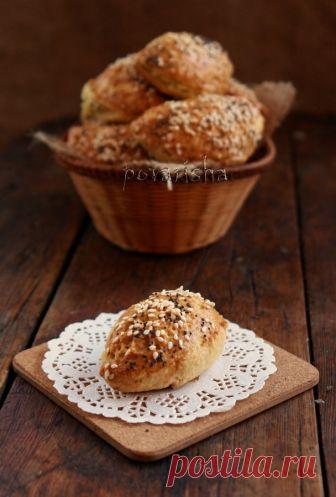 Τυροπιτάκια με ζύμη κουρού (маленькие пирожки с сыром) Тесто курУ:- 300 г пшеничной муки- 50 г кукурузной муки- 100 г сливочного масла комнатной температуры- 50 мл кукурузного масла- 1 желток- 100 г йогурта- 1 ч. л. соли без верха- 1/2 ч. л. соды- 1/2 ч. …