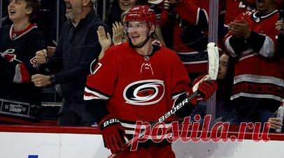 В тени неудержимого Кучерова: кто из россиян ударно провёл первую половину сезона в НХЛ. Артемий Панарин не сник после неудачи в прошлогоднем плей-офф и может впервые набрать 100 очков за регулярку НХЛ, а Валерий Ничушкин внезапно выдал лучший отрезок в карьере и некоторое время носил звание третьего лучшего бомбардира лиги среди россиян. Андрей Свечников успешно восстановился после травмы и приблизился к возвращению статуса главного снайпера «Каролины», а Владислав Наместников стал важным…