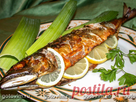 Скумбрия с травами и лимоном, запеченная в фольге.
