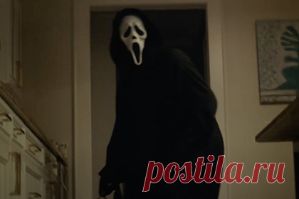 Вышел первый трейлер нового «Крика». В cети появился первый трейлер пятого фильма «Крик». В фильме рассказывается история молодой женщины, которая возвращается в свой старый родной город только для того, чтобы столкнуться с ужасающими делами об убийстве, связанными с печально известным серийным убийцей в маске.