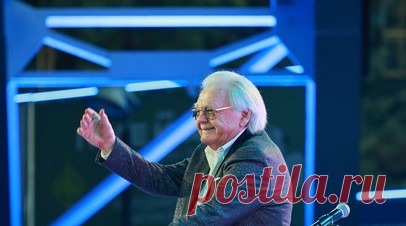 Директор Юрия Антонова опроверг RT слухи о том, что артиста увезла скорая помощь. Концертный директор певца Юрия Антонова опроверг RT слухи о том, что музыканта увезли на скорой с «Новой волны» в Казани. Читать далее