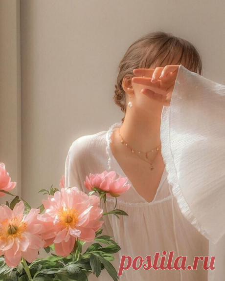 ༺🌸༻.Открыв окно в будущее, необходимо закрыть дверь в прошлое, 
чтобы сквозняком не выдуло настоящее.