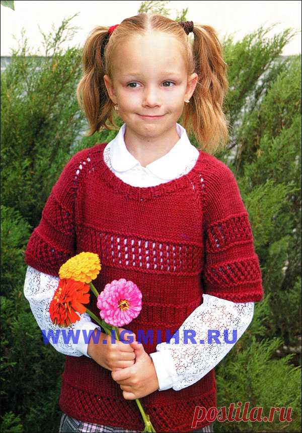 Бордовый пуловер-реглан с ажурными вставками для девочки 8-9 лет. Спицы