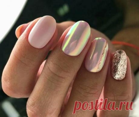 Маникюр летних грез – жаркий маникюр июня Маникюр  С приходом нового сезона маникюрная отрасль порождает все новые и новые идеи. Конечно же, они не остаются незамеченными мастерами маникюра, и сразу же берутся на вооружение, тиражируются в инстаграме и мгновенно предлагаются к исполнению по вашему приходу на сеанс ухода за руками.  Эт