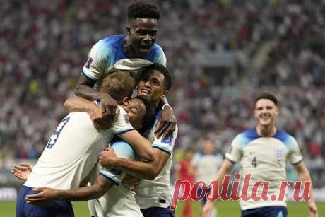 Сборная Англии разгромила Иран в первом матче чемпионата мира-2022. Сборная Англии разгромила национальную команду Ирана в матче первого тура группового этапа чемпионата мира 2022 года в Катаре. Встреча прошла в Дохе на стадионе «Халифа» и завершилась со счетом 6:2. У англичан дублем отметился полузащитник Букайо Сака. Чемпионат мира продлится до 18 декабря.