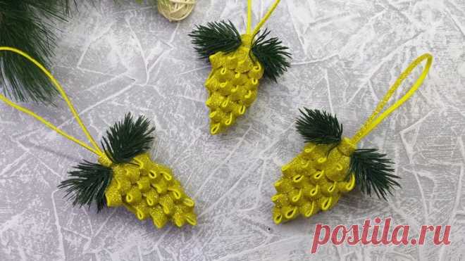 Create your own sparkling Christmas decorations with these DIY glitter foam pinecones! 🎄✨ This easy step-by-step tutorial shows you how to make beautiful handmade ornaments perfect for your tree, holiday table, or festive arrangements. Whether you're a beginner or a crafting pro, these glittery pinecones are a fun and creative project to add some holiday magic to your home. 🖌️🎁

Pin this now and start crafting your unique Christmas decor! 🛠️✨