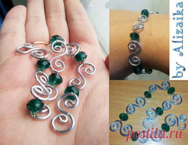 250 р.
Браслет "Зеленые завитки" (нет в наличии)
На застёжке-завитушке.  Длина 20 см.
Материалы: алюминиевая проволока (1.5 мм), кристаллы
Можно сделать в других цветах.