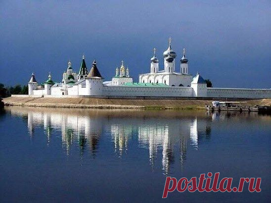 Макарьевский монастырь на Волге.