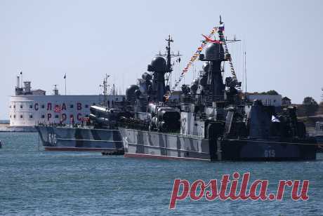 Ракетный корабль на воздушной подушке &quot;Самум&quot;
© Сергей Величкин, Владимир Родионов/ТАСС  
Подробнее на ТАСС:  https://tass.ru/armiya-i-opk/1963357  |  Севастопольский рейд: боевые корабли Черноморского флота - Армия и ОПК - ТАСС