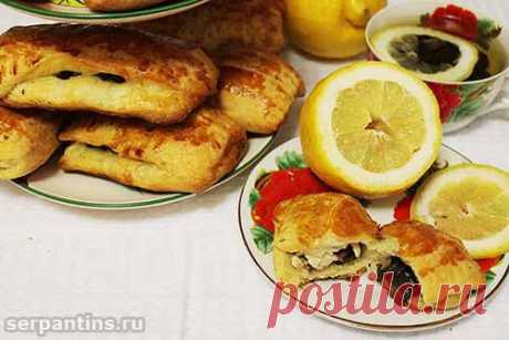 Слоеные пирожки с курицей и грибами | Домашняя кулинария