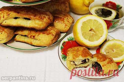 Слоеные пирожки с курицей и грибами | Домашняя кулинария