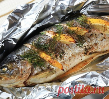 Фаршированная сыром и чесноком скумбрия