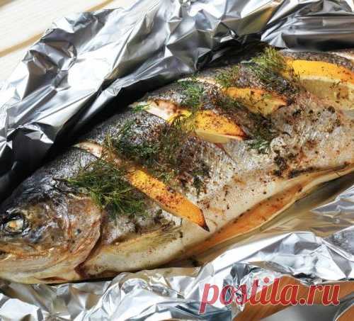 Фаршированная сыром и чесноком скумбрия